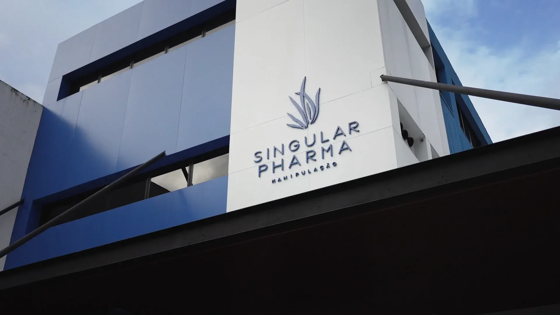 Fachada da unidade Singular Pharma em Pituba
